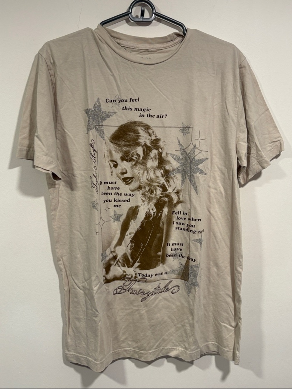 FEARLESS (TAYLOR'S VERSION) MAGIC IN THE AIR OVERSIZED T-SHIRT - Picture 4 of 5